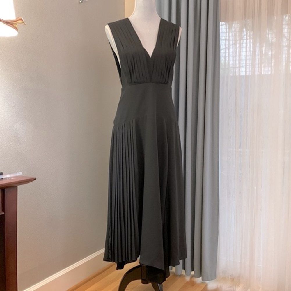 TOPSHOP Pleated Plunge Vneck Pinafore Midi Dress in black